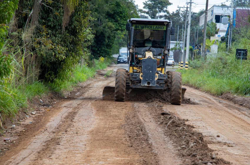 PREFEITURA REALIZA MANUTENÇÃO NA ESTRADA DO CAMPING