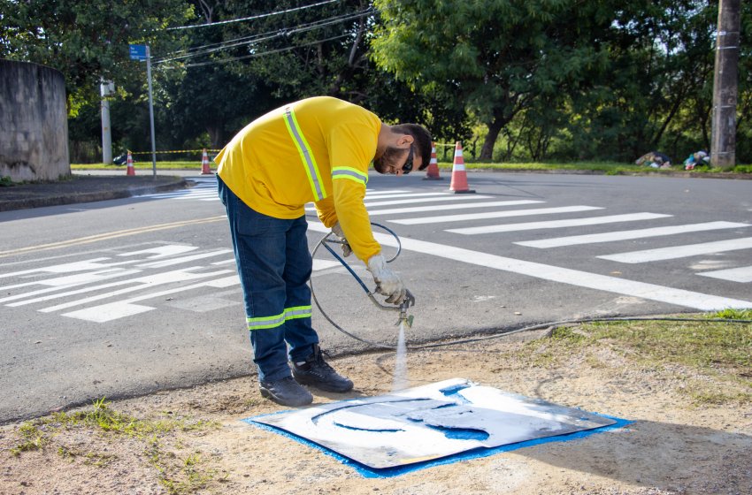 MOBILIDADE REALIZA PINTURA DE SINALIZAÇÃO DE SOLO NESTA QUINTA