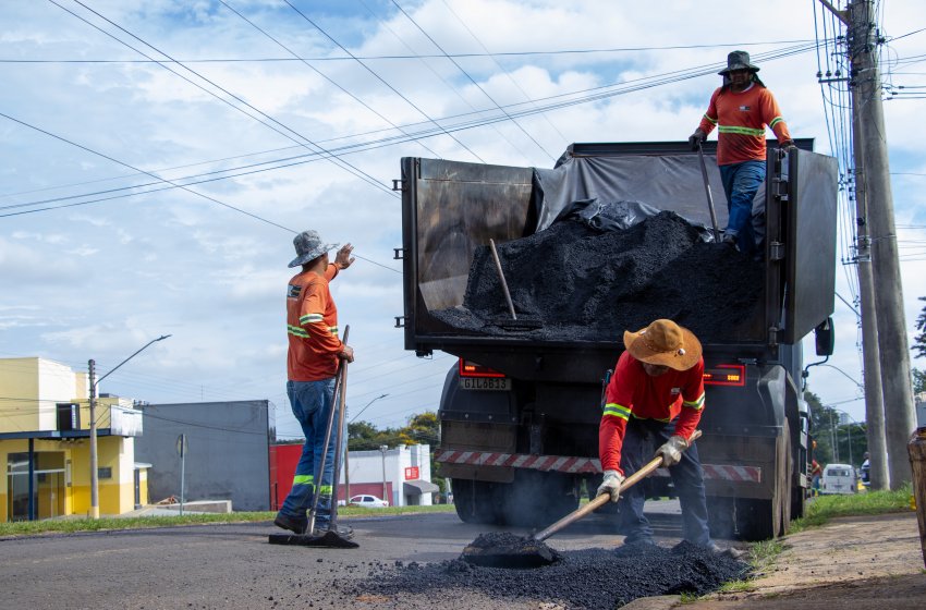 SECRETARIA DE OBRAS REALIZA OPERAÇÃO TAPA-BURACOS