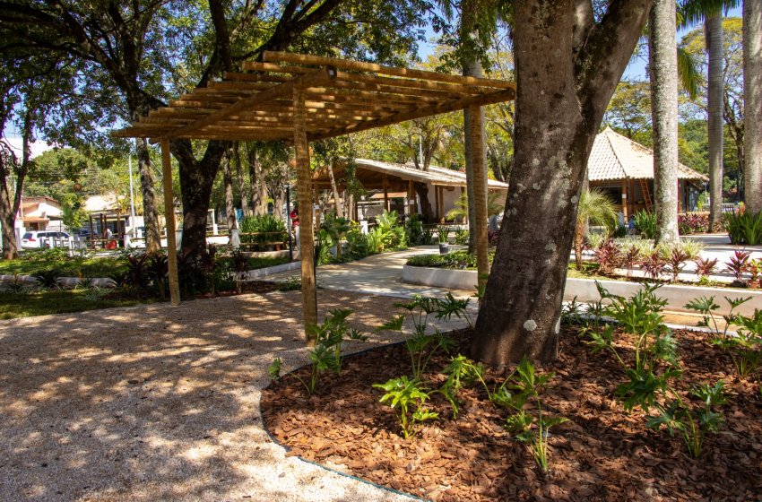 PREFEITURA INAUGURA REVITALIZAÇÃO DA PRAÇA SANTA CRUZ NESTA SEGUNDA-FEIRA