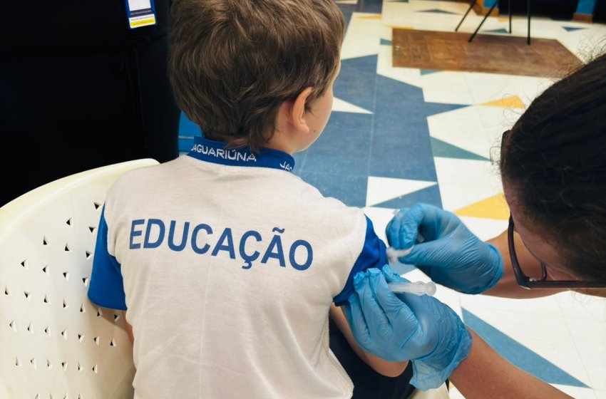 JAGUARIÚNA REFORÇA VACINAÇÃO INFANTIL NAS ESCOLAS MUNICIPAIS