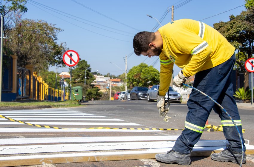 MOBILIDADE REALIZA PINTURA DE SINALIZAÇÃO DE SOLO NO FLORIANÓPOLIS