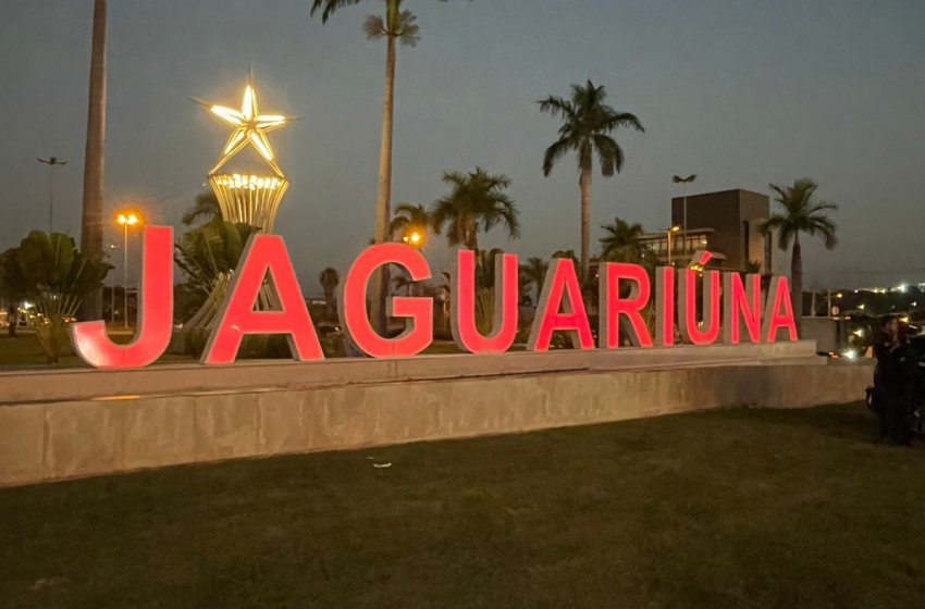 COM LETREIRO ILUMINADO EM VERMELHO, JAGUARIÚNA CHAMA ATENÇÃO PARA A DOAÇÃO DE SANGUE