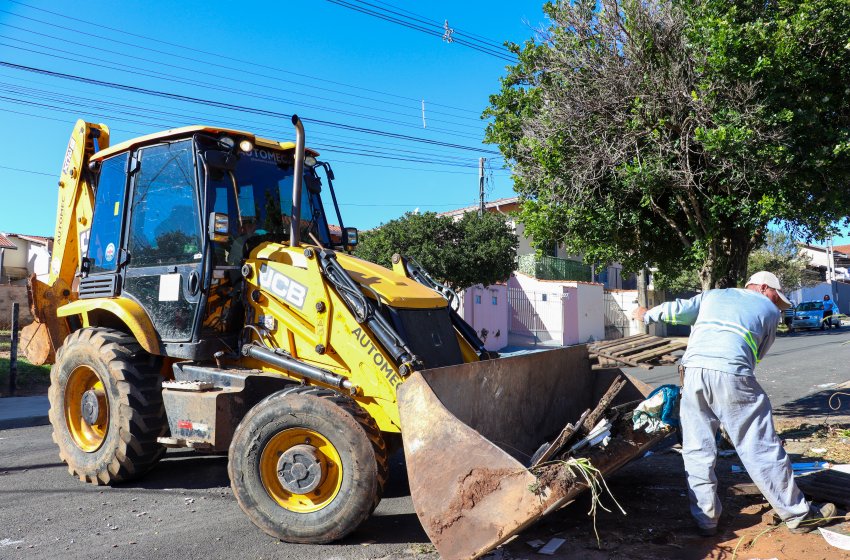 PREFEITURA REALIZA SERVIÇOS DE CATA-ENTULHO EM VÁRIOS BAIRROS