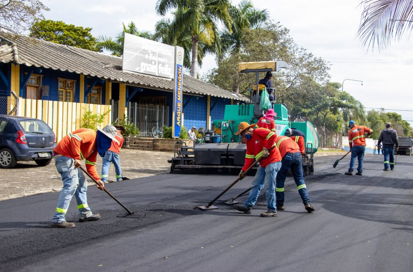 OBRAS DE RECAPEAMENTO AVANÇAM EM RUAS DO BAIRRO SÃO JOSÉ NESTA QUINTA