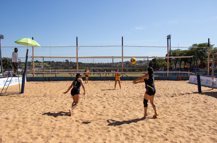 DOMINGO TEM VÔLEI DE PRAIA PARA DUPLAS NO AZULÃO 