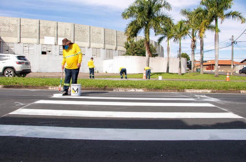   PREFEITURA REFORÇA SINALIZAÇÃO DE SOLO NA AV VICENZO GRANGHELLI E RUA VIGATO