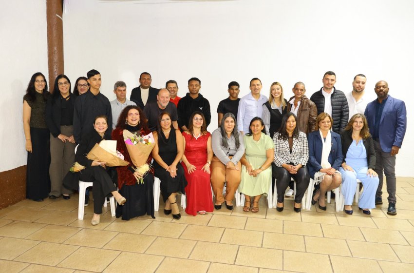 EDUCAÇÃO REALIZA FORMATURA DE ALUNOS DA EDUCAÇÃO DE JOVENS E ADULTOS