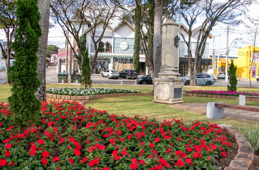 PREFEITURA DE JAGUARIÚNA REVITALIZA PRAÇA DOS FERROVIÁRIOS E AMPLIA MELHORIAS NO ESPAÇO PÚBLICO