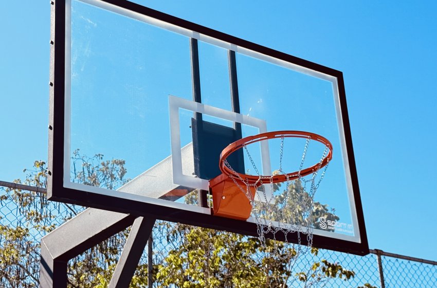 PREFEITURA REVITALIZA QUADRA DE BASQUETE DO PARQUE SERRA DOURADA