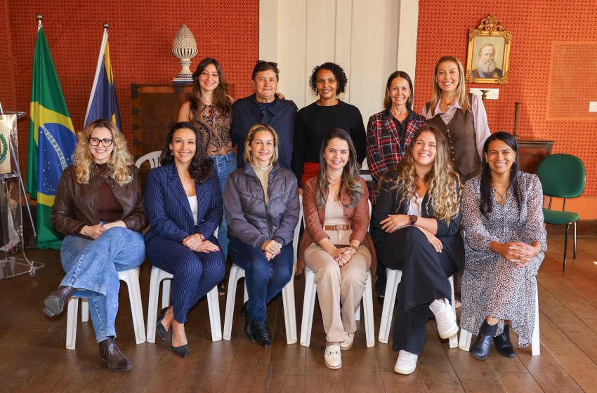 INTEGRANTES DO NOVO CONSELHO MUNICIPAL DOS DIREITOS DA MULHER DE JAGUARIÚNA TOMAM POSSE