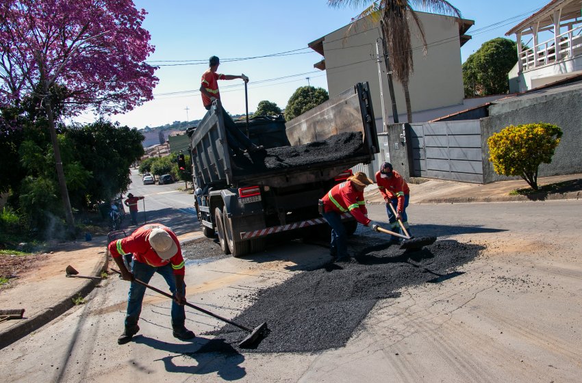 PREFEITURA REALIZA OPERAÇÃO TAPA-BURACOS NESTA TERÇA
