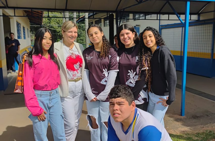 ALUNOS DE ESCOLA MUNICIPAL DE JAGUARIÚNA AVANÇAM PARA SEGUNDA FASE DO ‘EPTV NA ESCOLA’