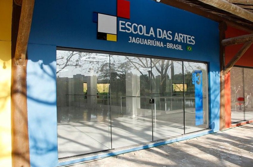 RODA DE CONVERSA NA ESCOLA DAS ARTES ENCERRA PROGRAMAÇÃO DO AGOSTO LILÁS
