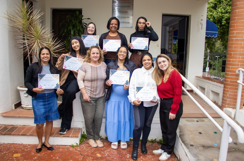FUNDO SOCIAL CONCLUI CURSO DE MANICURE 