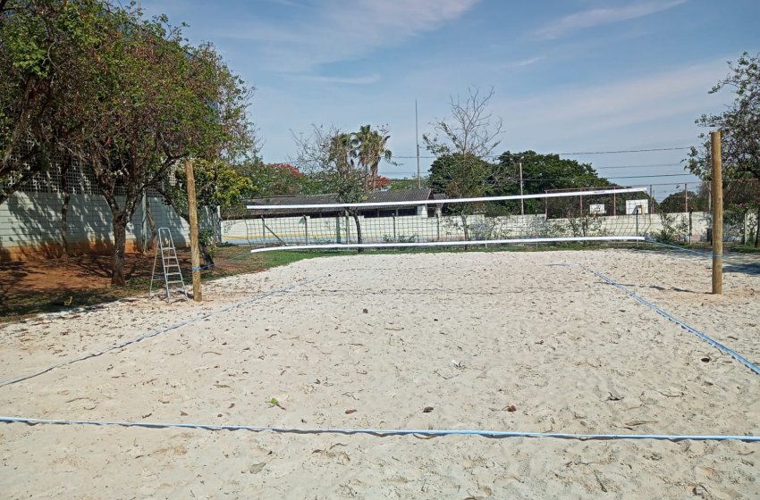 PREFEITURA ENTREGA NOVA QUADRA DE AREIA NO PARQUE MENEGON, NO BAIRRO SÃO JOSÉ